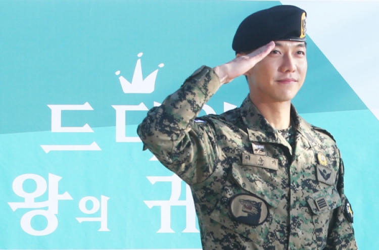 Actor-singer Lee Seung-gi discharged from military