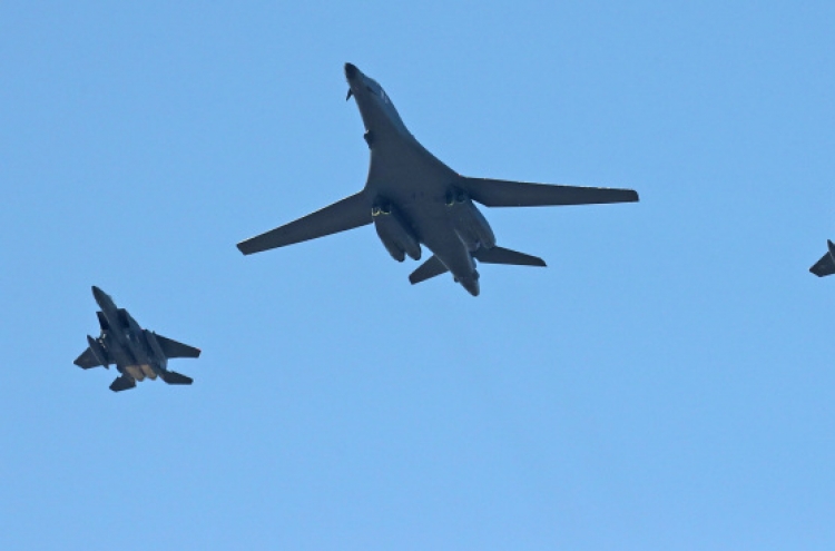 US flies B-1B bombers over Korea ahead of Trump's Asia trip