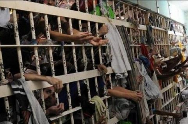 간 큰 수감자들…브라질 교도소 담장 폭파하고 집단 탈옥