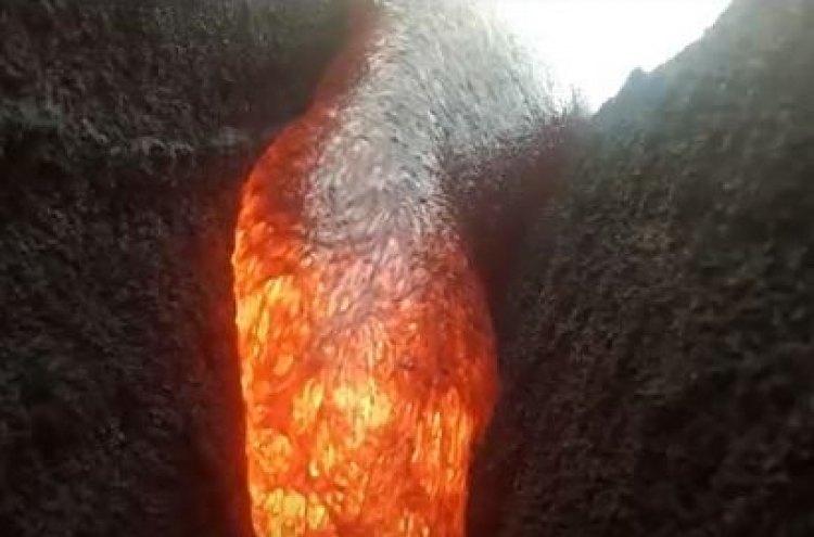 (영상) 용암이 덮친 카메라...복원된 사진 ‘신기’