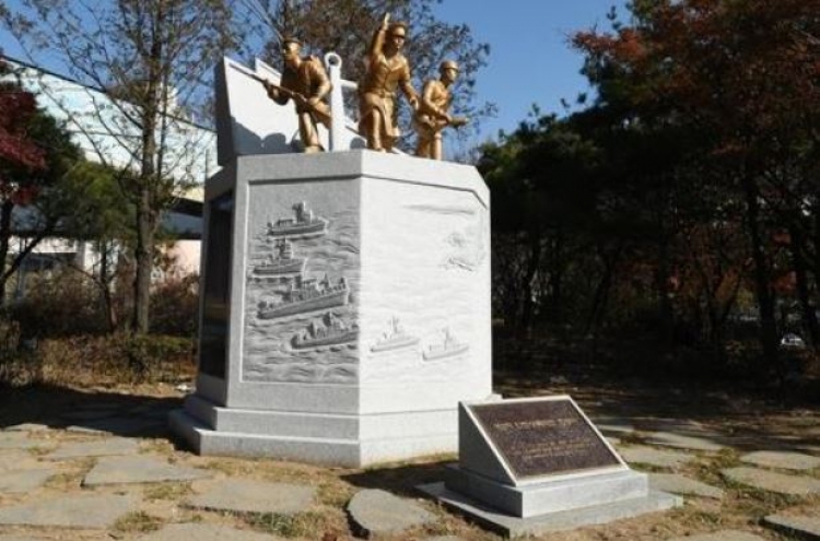 Navy unveils monument for '2nd Incheon landing operation'