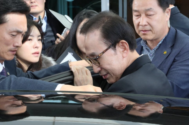 Heat rising on ex-President Lee amid NIS allegations
