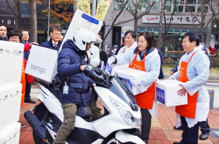 [Photo News] Barogo's motorcycle drivers deliver kimchi to the underprivileged in Seoul
