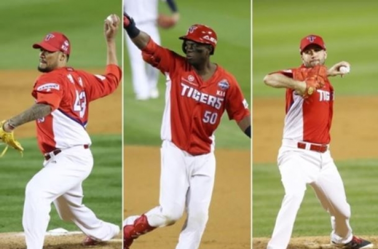 Reigning baseball champs re-sign 3 foreign players