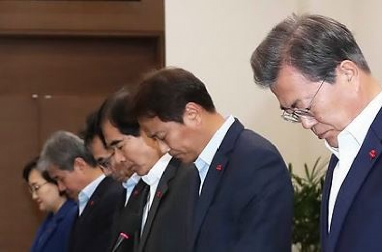 Moon urges swift parliamentary approval of budget plan for economic recovery