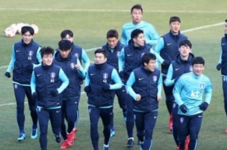 Korea looking to defend regional football title, test players ahead of 2018 World Cup