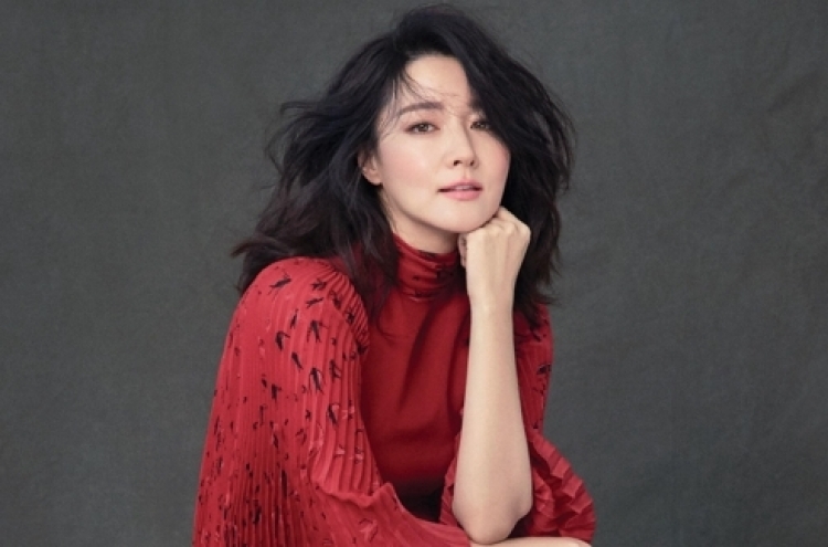 Lee Young-ae donates for independent film
