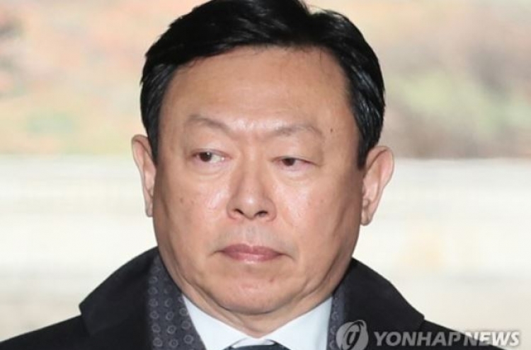 Lotte in disarray over its head's possible jail term