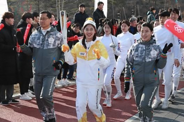 [PyeongChang 2018] Torch for PyeongChang 2018 tours athletes' training center