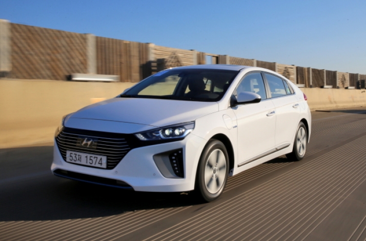 [Behind the Wheel] Ioniq PHEV exciting and stable