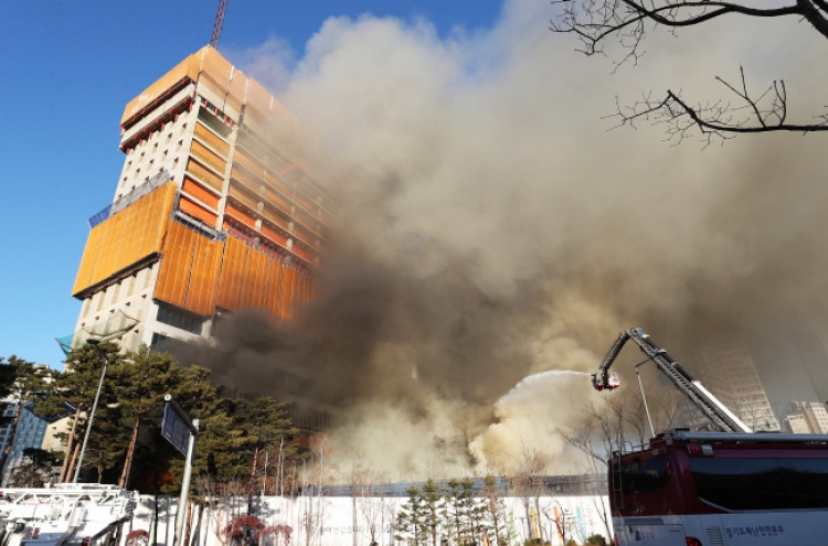 Fire at construction site of apartment complex claims one life