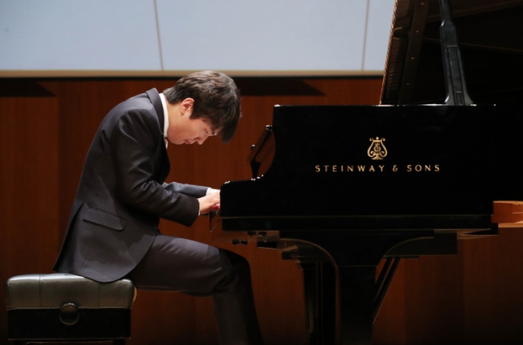 Pianist Cho Seong-jin to make his first tour in Korea