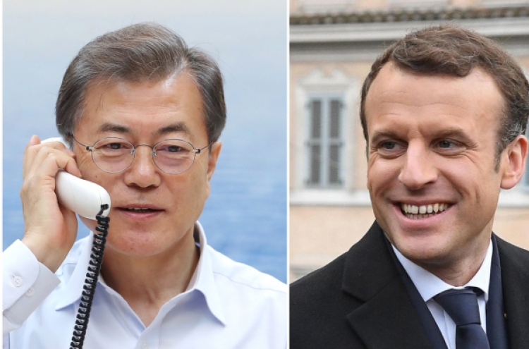 Moon, Macron discuss NK, PyeongChang games