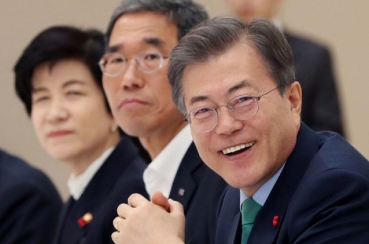 Moon's approval rating dips to 4-month low