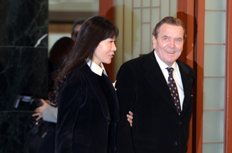 Schroeder voices support for inter-Korean talks