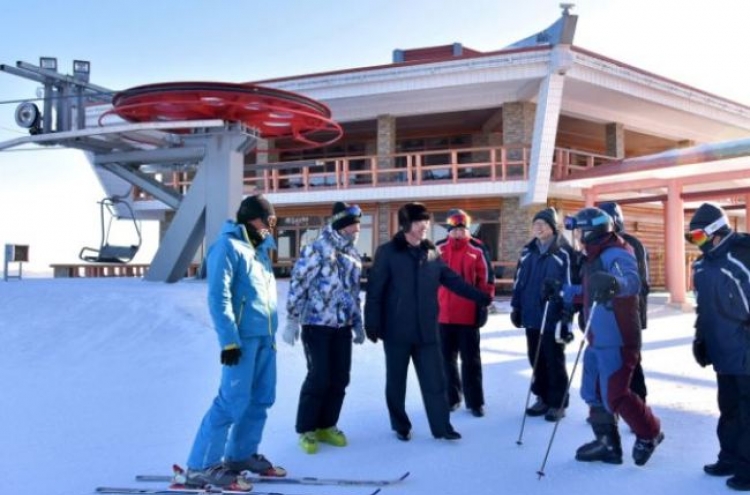 S. Korean skiers head to North by chartered plane