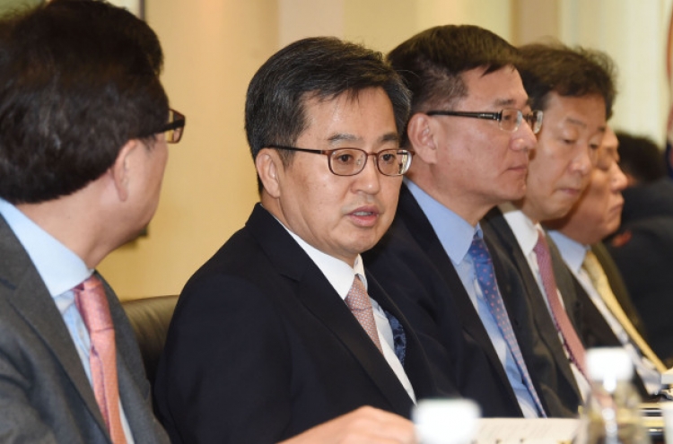 Finance minister to raise China's THAAD backlash in talks