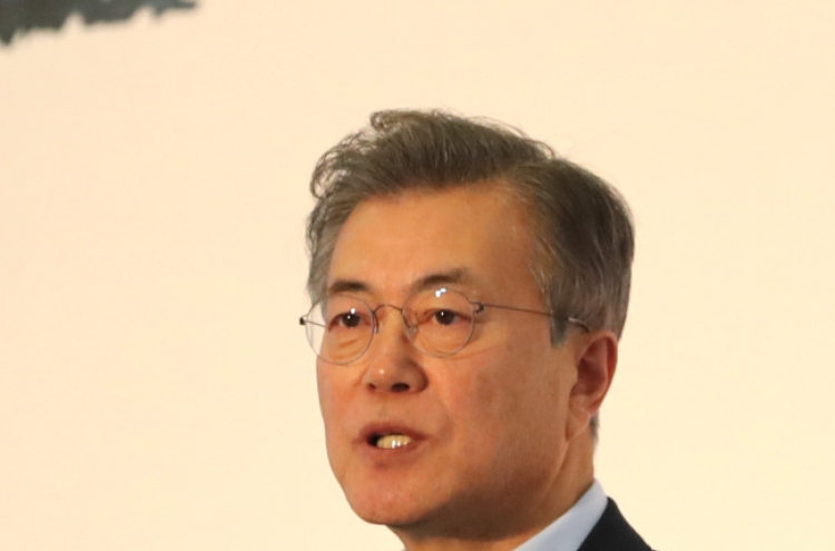 Moon considering meeting one-on-one with NK's ceremonial leader: Cheong Wa Dae