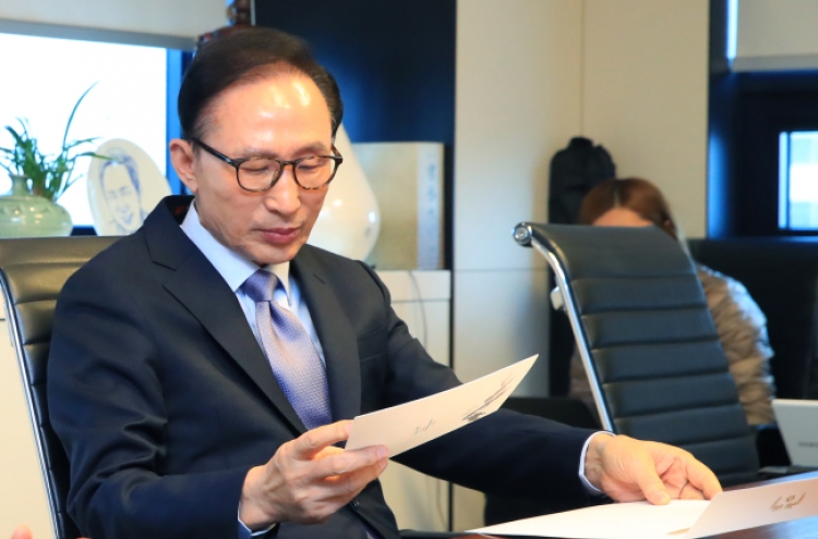 Ex-President Lee to reconsider PyeongChang invitation