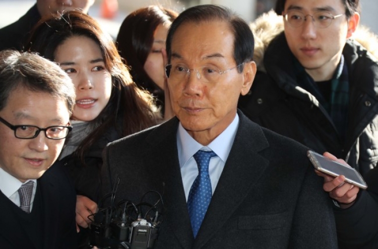 Former Samsung vice chairman questioned in graft probe linked to ex-leader Lee Myung-bak