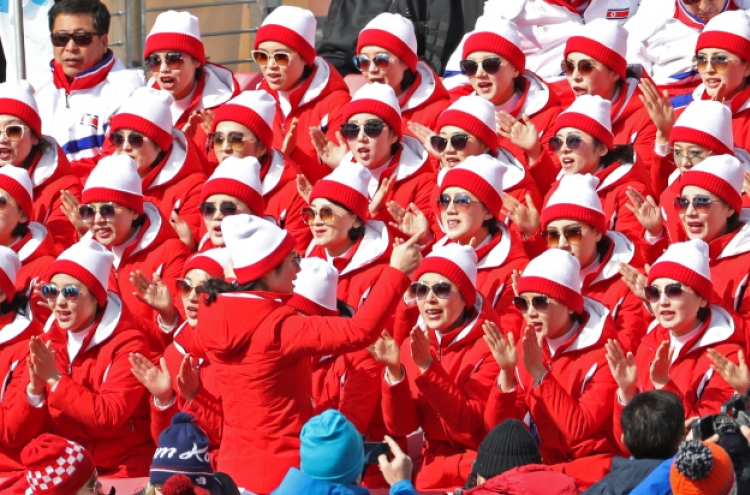 [Photo News] N. Korean cheerleaders in limelight at men’s giant slalom