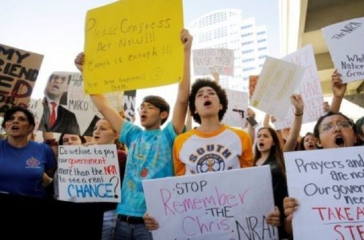 美총격 생존학생들, 워싱턴서 총기규제 외친다…"우리가 바꿀것"