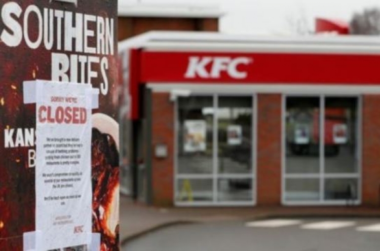 KFC에 치킨이 떨어졌다…영국 영업점 절반 문 닫아