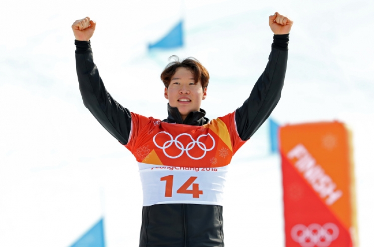 [Newsmaker] Lee Sang-ho: 1st Asian man to win medal in alpine snowboarding