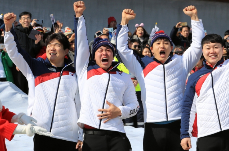 [PyeongChang 2018] S. Korean bobsledders say silver medal is result of teamwork