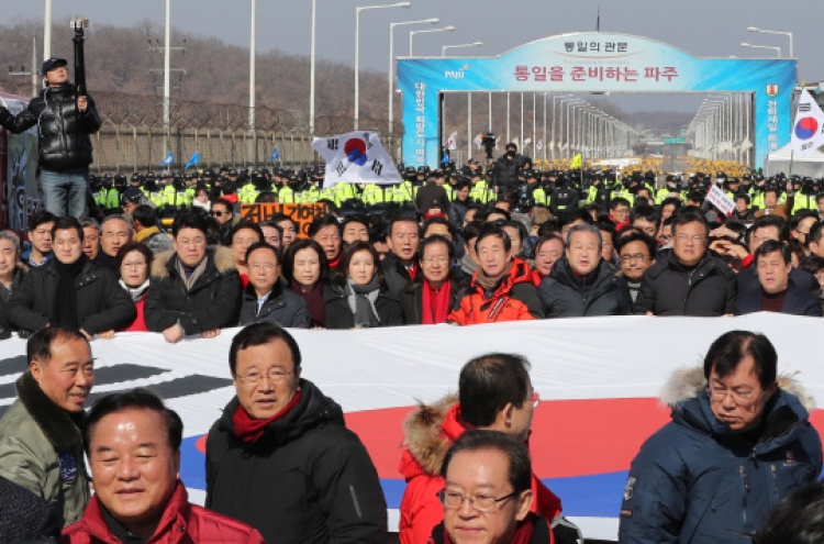 NK delegation diverted to avoid protest on way to Seoul