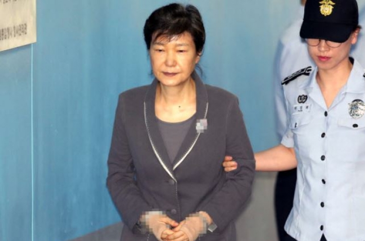 검찰, '국정농단' 박근혜에 징역 30년 구형…"헌정사에 오점"