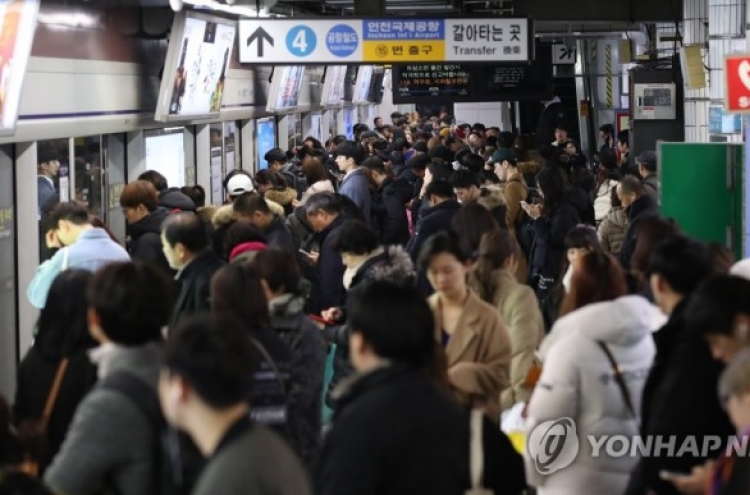 서울역 인근 지하철 1호선 투신 사고…하행선 1시간째 멈춰