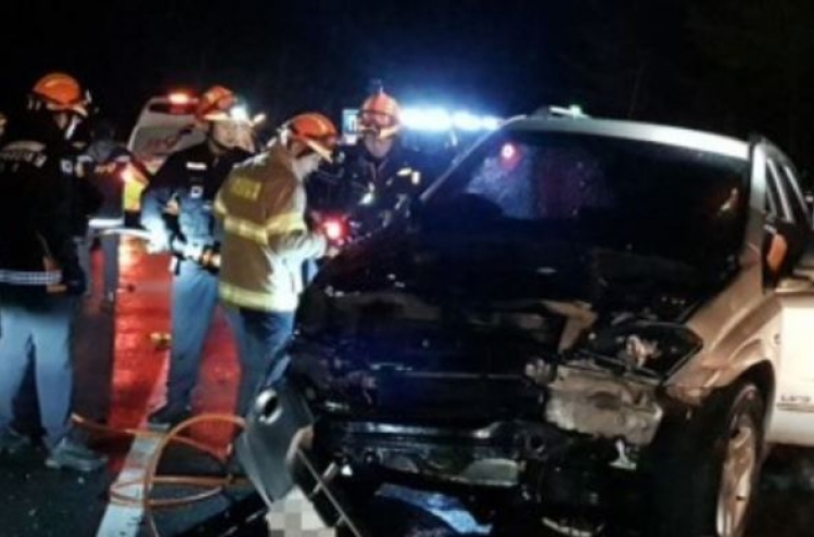 Multiple-vehicle accident on Hongcheon Expressway leaves 3 dead, 5 injured