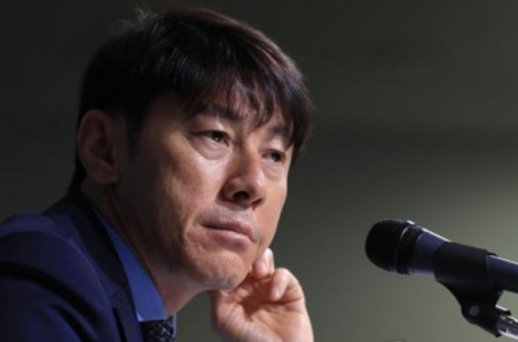 Coach Shin defends picking 5 defenders from one club for pre-World Cup matches
