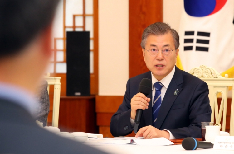 Moon urges swift govt. measures to support SMEs, Gunsan disaster zone