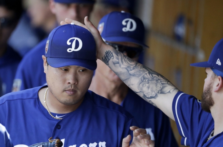 Dodgers’ Ryu Hyun-jin suffers 1st spring training loss