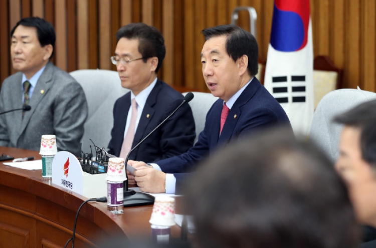 Opposition parties rail against Moon's added pressure over constitutional change