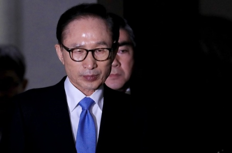 Court to decide on ex-President Lee's arrest without hearing