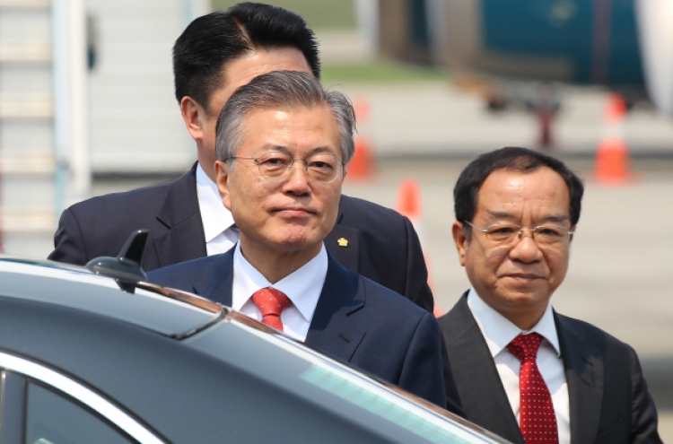 President Moon to attend Korea-Vietnam business forum