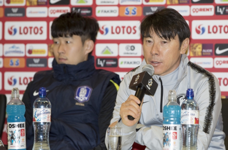 S. Korean football coach hints at changes for friendly vs. Poland
