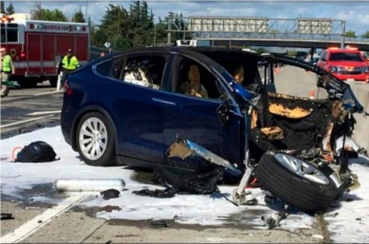 Tesla, Feds clash over release of fatal crash information