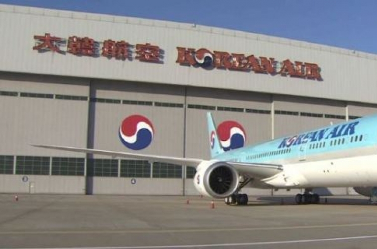 Korean Air passenger probed for shouting, throwing food