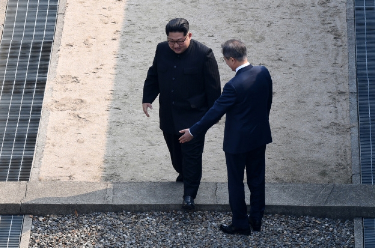 [2018 Inter-Korean summit] NK leader’s first step on South Korean soil