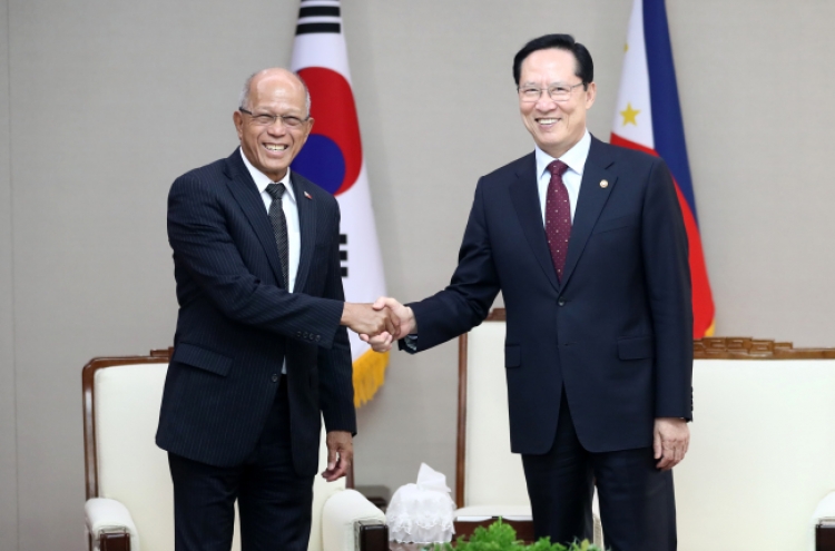 Korea, Philippines vow close military ties