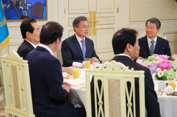 Moon meets top leaders over outcome of historic inter-Korean summit