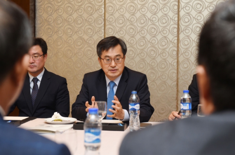 Seoul, Beijing, Tokyo oppose trade protectionism, hail inter-Korean summit