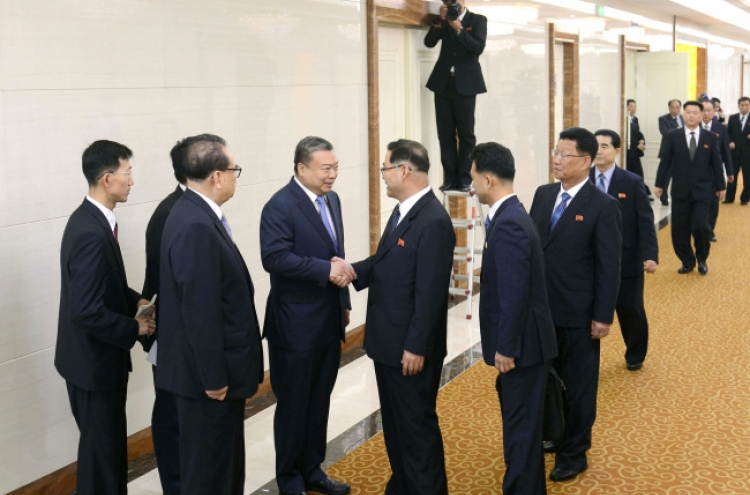 NK party officials visit China