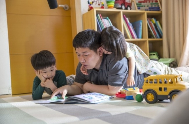 Money, patriarchal culture stand in the way of Korean men taking child care leave: study