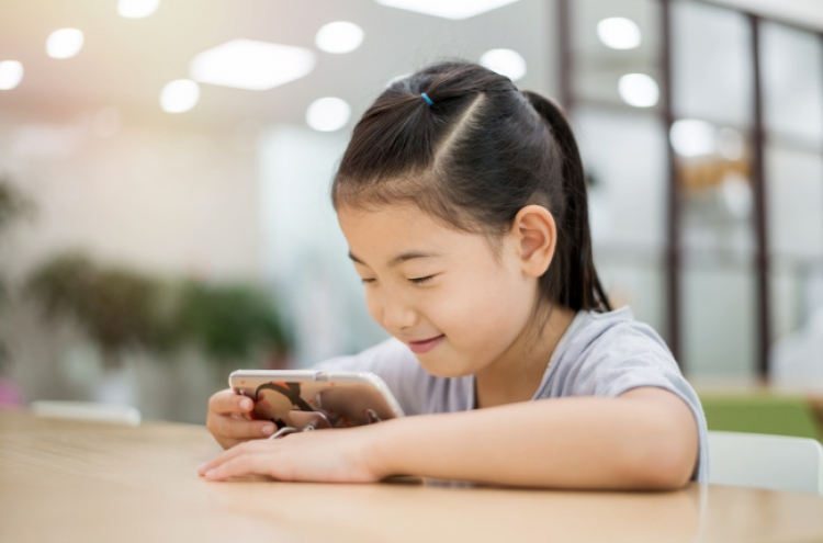 1 in 10 Korean babies use smartphones before 12 months: study