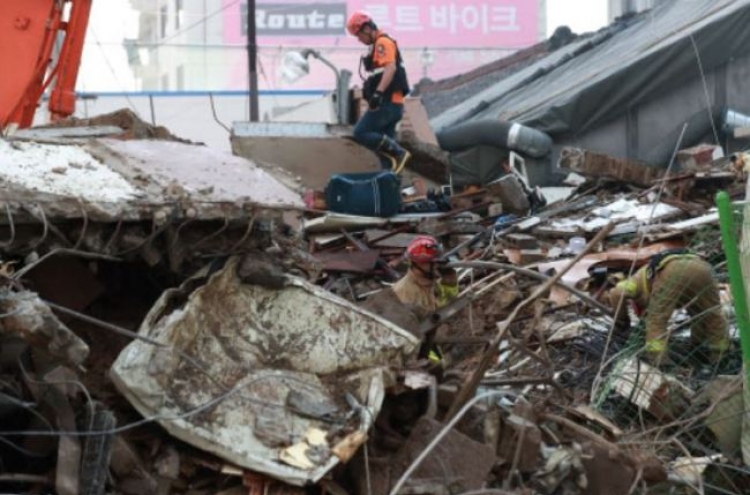One injured in building collapse in Yongsan